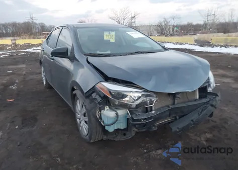 2015 Toyota Corolla Le z USA, uszkodzony, nr VIN 5YFBURHEXFP243797